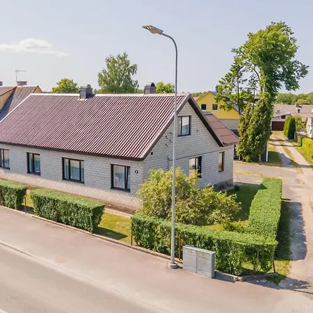 Manni's House With Garden & Playground Дом отдыха *