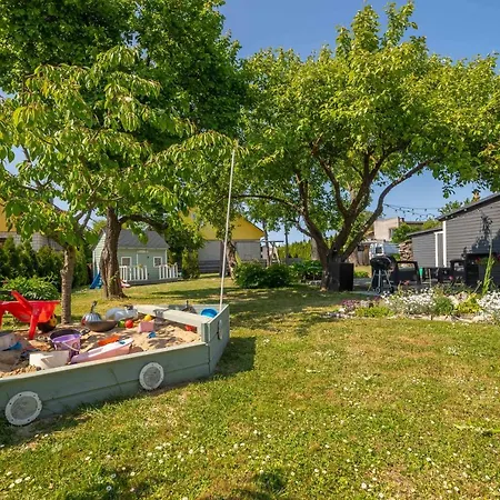 Manni's House With Garden & Playground *