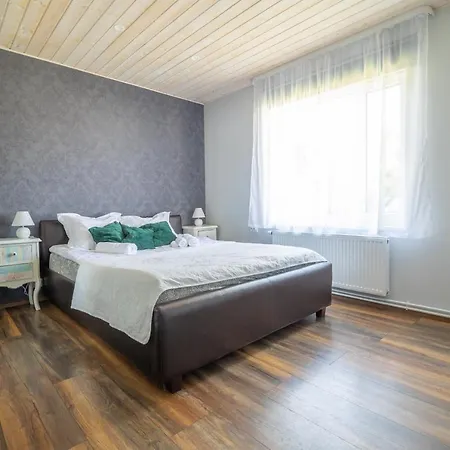 Manni's House With Garden & Playground Dom wakacyjny Kuressaare