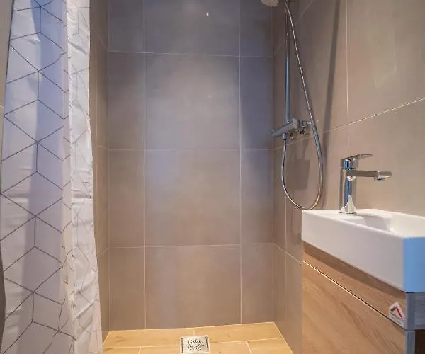 Manni's House With Garden & Playground Курессааре